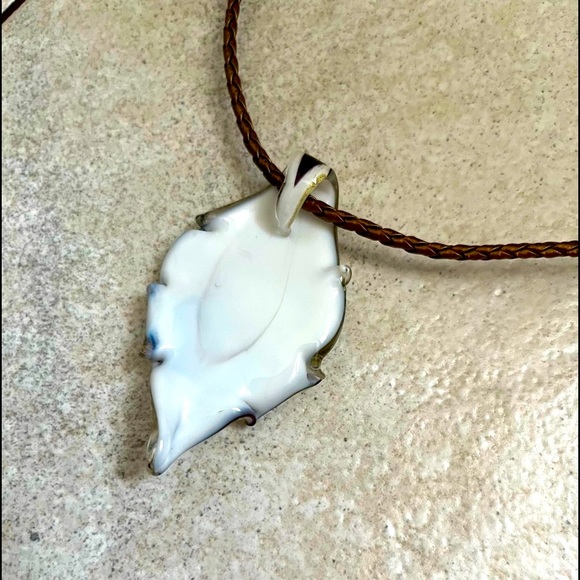 Murano Like Glass Pendant Necklace EUC - Picture 3 of 3